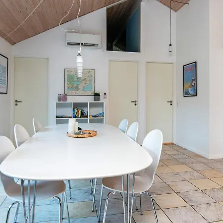 8 Person In Ebeltoft Oksenmolle