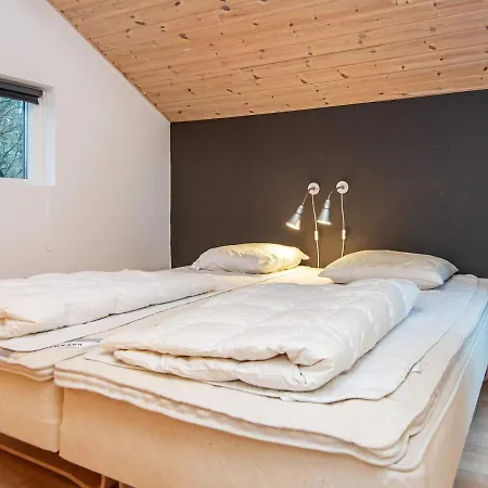 8 Person In Ebeltoft Oksenmolle